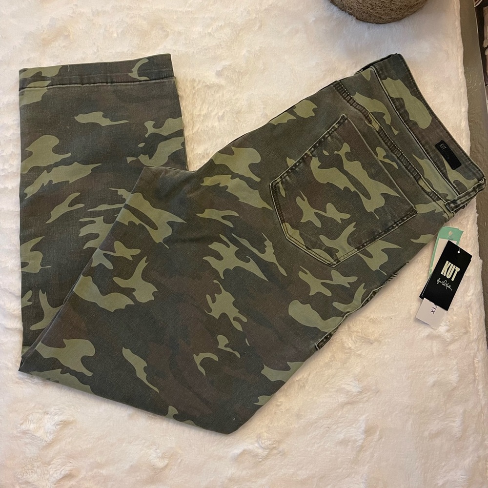 Kut From The Kloth Aselin Printed Pork Chop Pocket Straight Capri